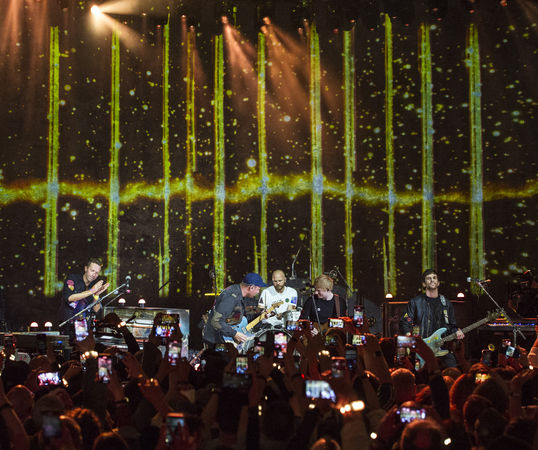 惊！艾德希兰确诊冠病 7天前无罩和威廉王子夫妇交谈