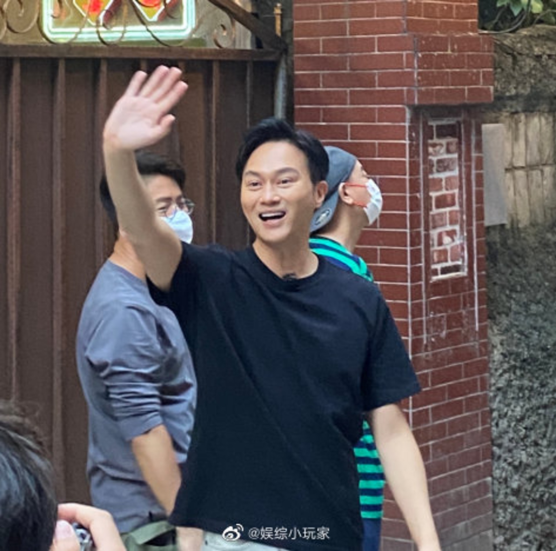 拍节目被投诉扰民 大湾区哥哥送下午茶赔罪