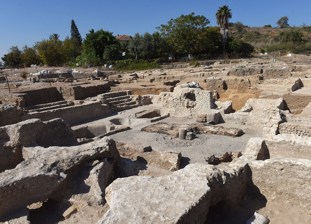 拚图两图)以色列发现1500年前葡萄酒厂 年产或达200万升