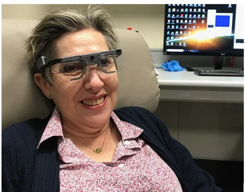 拼盘 美国科学家用大脑植入物 帮助盲人教师“重见”字母