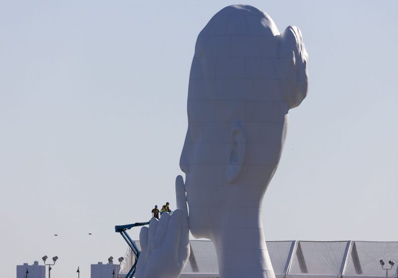 拼盘　２图 拼盘 ２图 沉思的“水魂”成新泽西新地标 与对岸的纽约市“视觉相连”