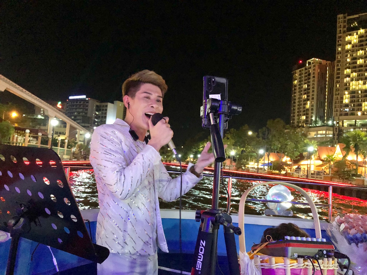 携40粉丝直播夜游马六甲河  黄铭德获颁旅游感谢状