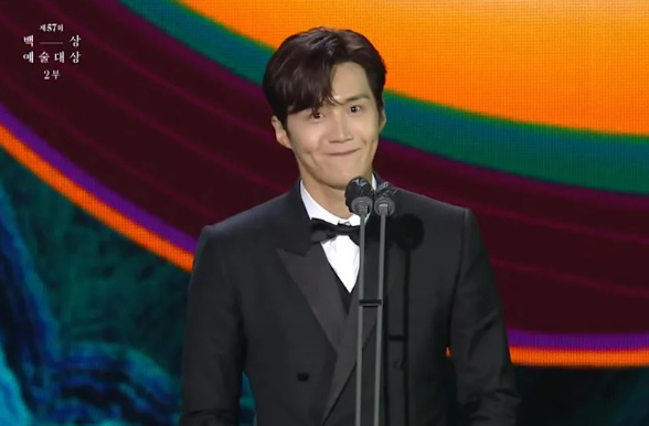 新慜娥突取消访问 8字回金宣虎丑闻