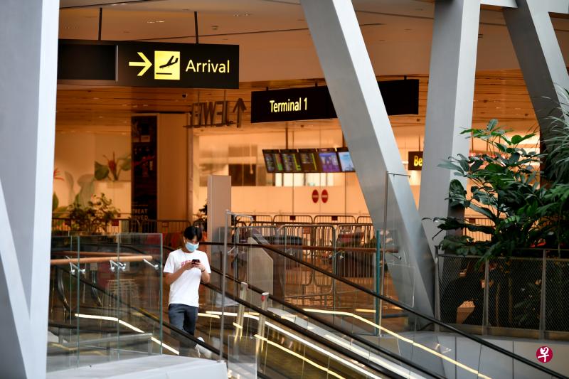 时隔五个月 公众获准进入樟宜机场抵境大厅接机