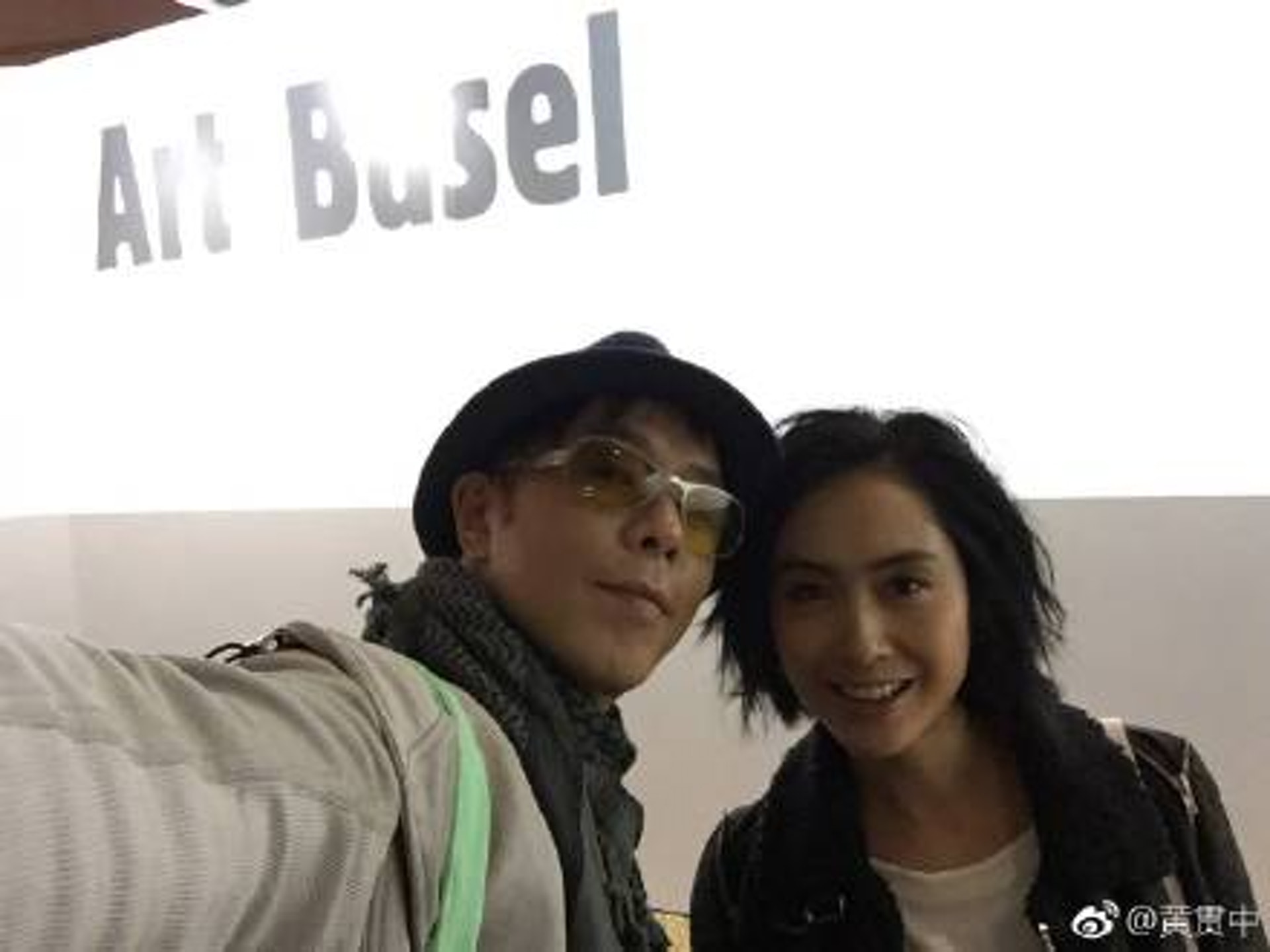 晒放闪照为朱茵庆生‧黄贯中喊话“等我回家”