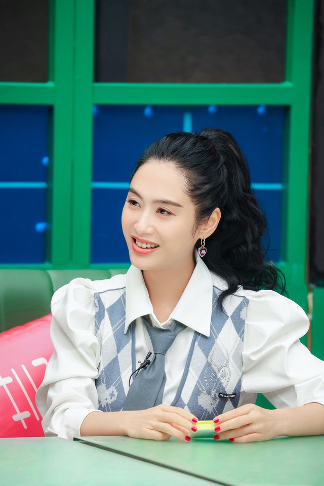 晒放闪照为朱茵庆生‧黄贯中喊话“等我回家”