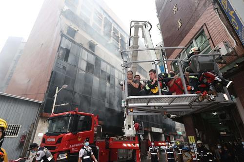 最新！高雄埕区城中城高楼大火  46人死41人伤