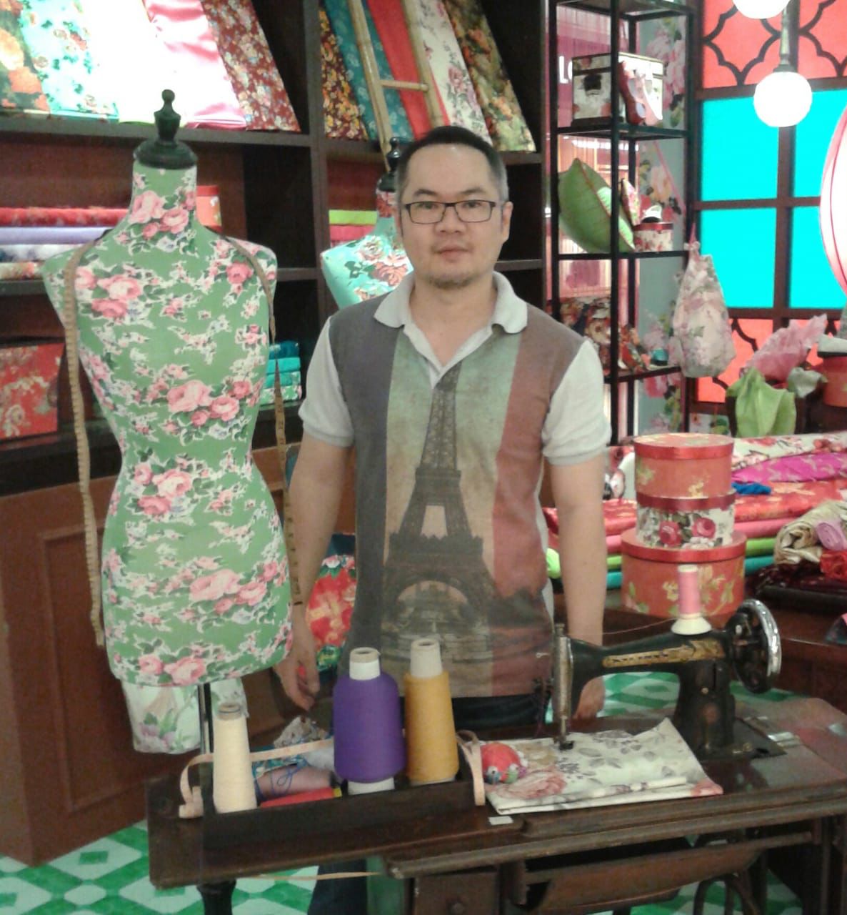 服装店已开门营业 惟生意额不升反降