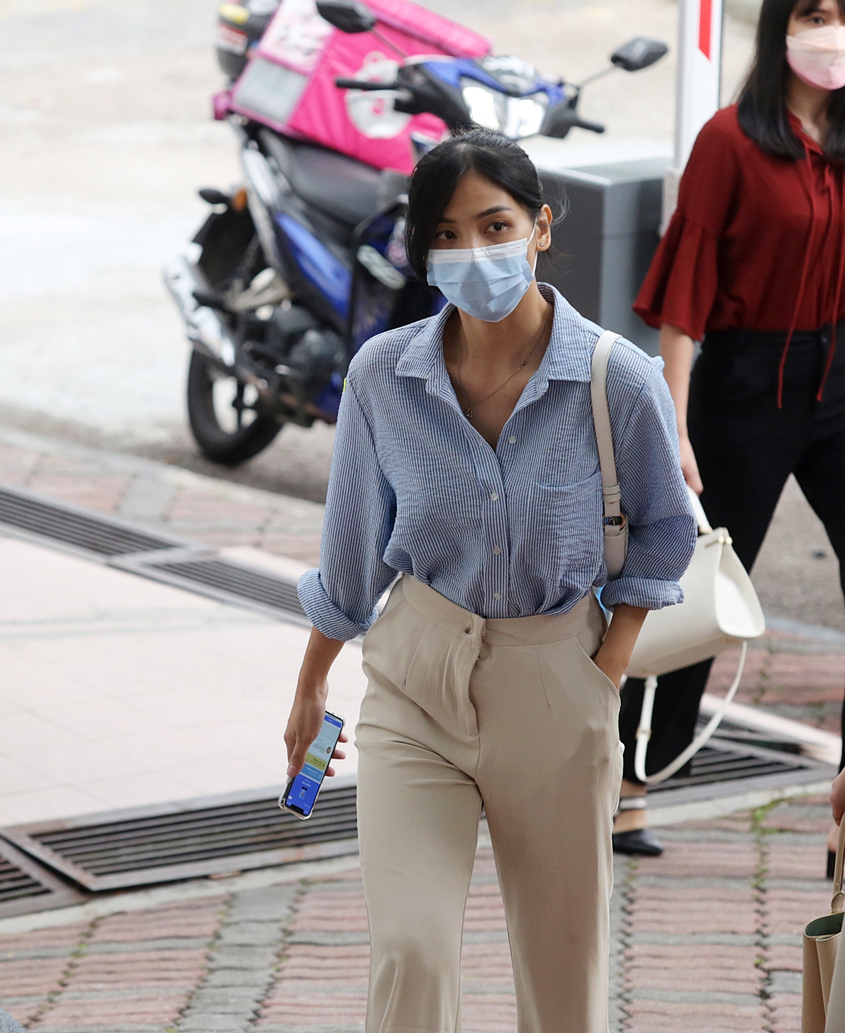 *未签发*国：蚊型脚车女司机再被判无罪释放