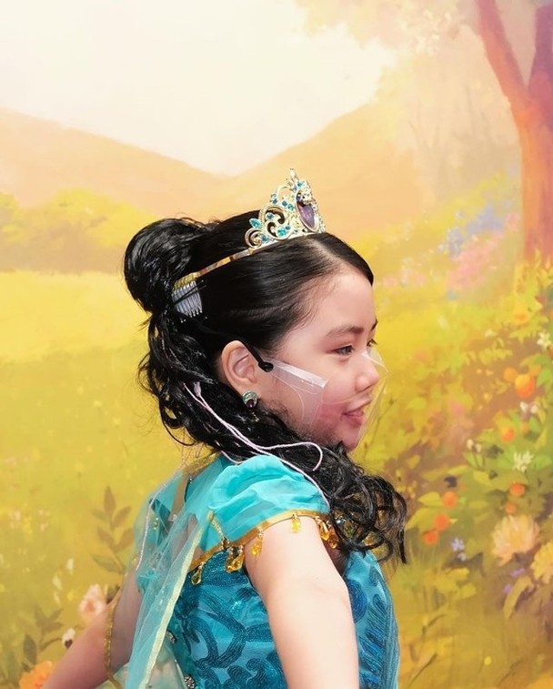 朱茵女儿越大越漂亮‧网笑战胜爸爸的基因