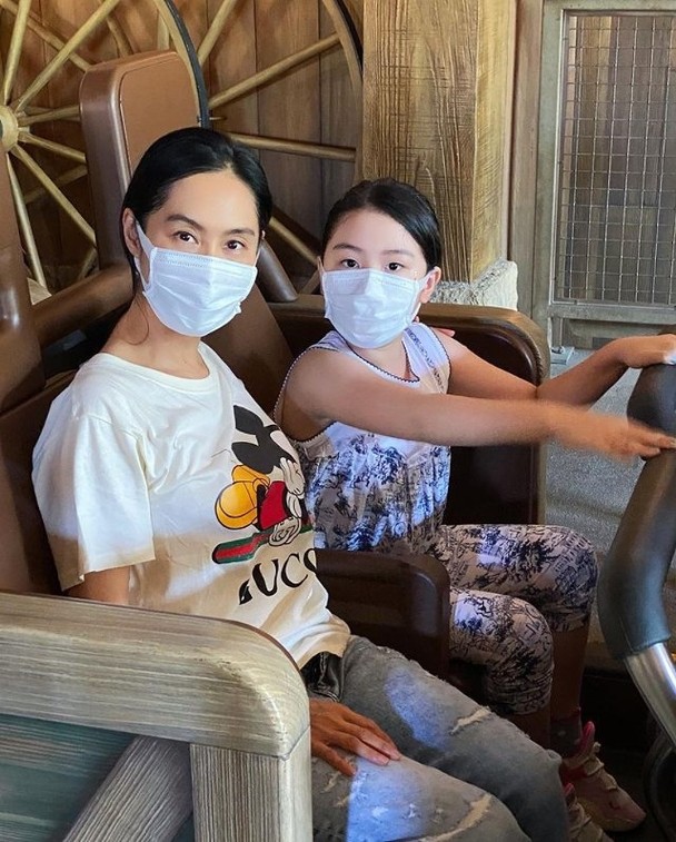 朱茵女儿越大越漂亮‧网笑战胜爸爸的基因