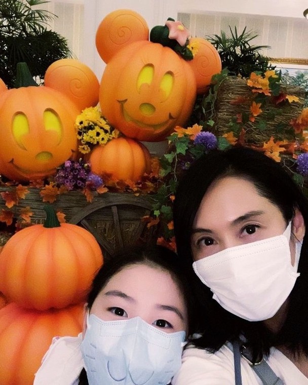 朱茵女儿越大越漂亮‧网笑战胜爸爸的基因