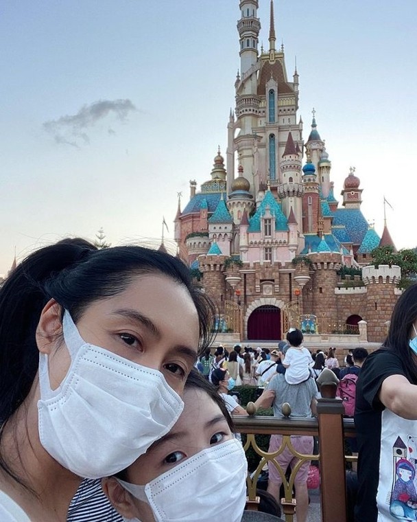 朱茵女儿越大越漂亮‧网笑战胜爸爸的基因