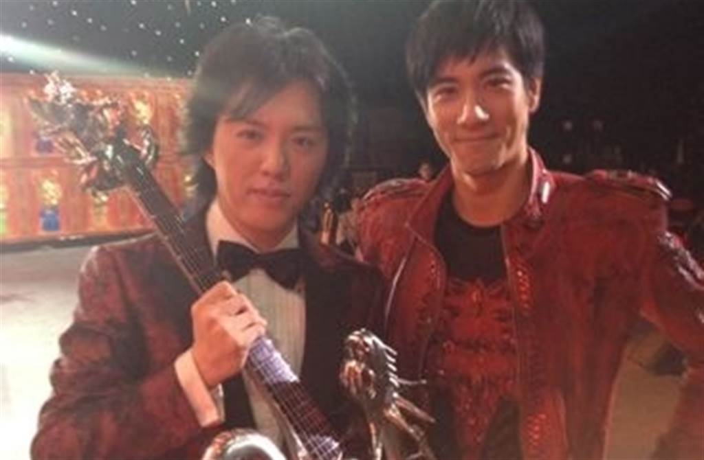  李云迪涉嫖丨王力宏粉丝狂欢 昔日断背绯闻终还清白