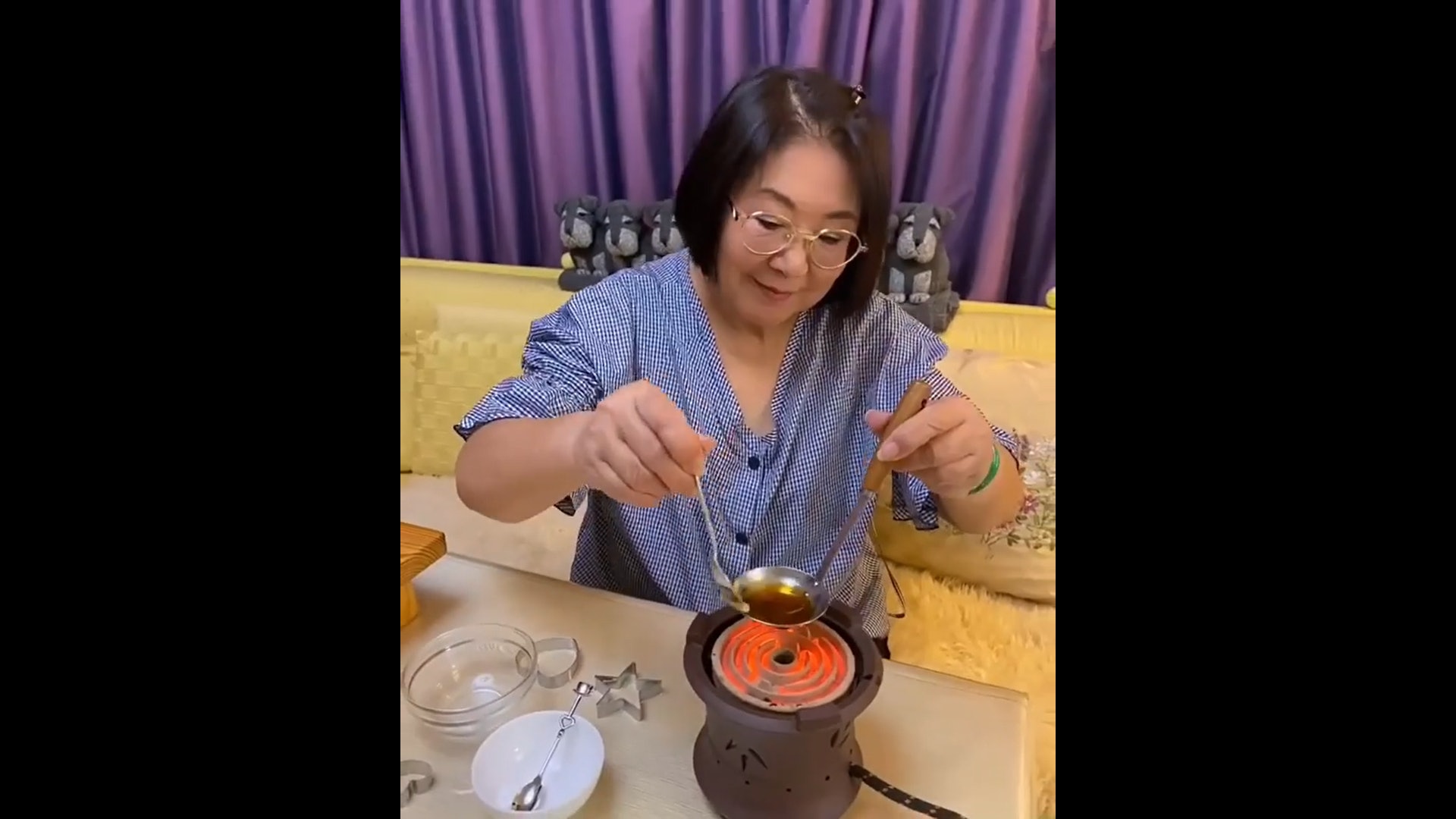 李司棋梁静茹杨丞琳为《鱿鱼》疯狂 大玩剧中游戏梗