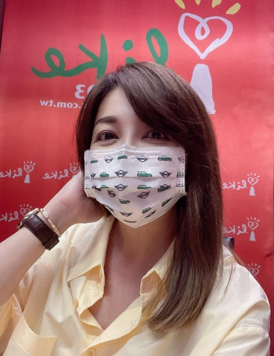 李司棋梁静茹杨丞琳为《鱿鱼》疯狂 大玩剧中游戏梗