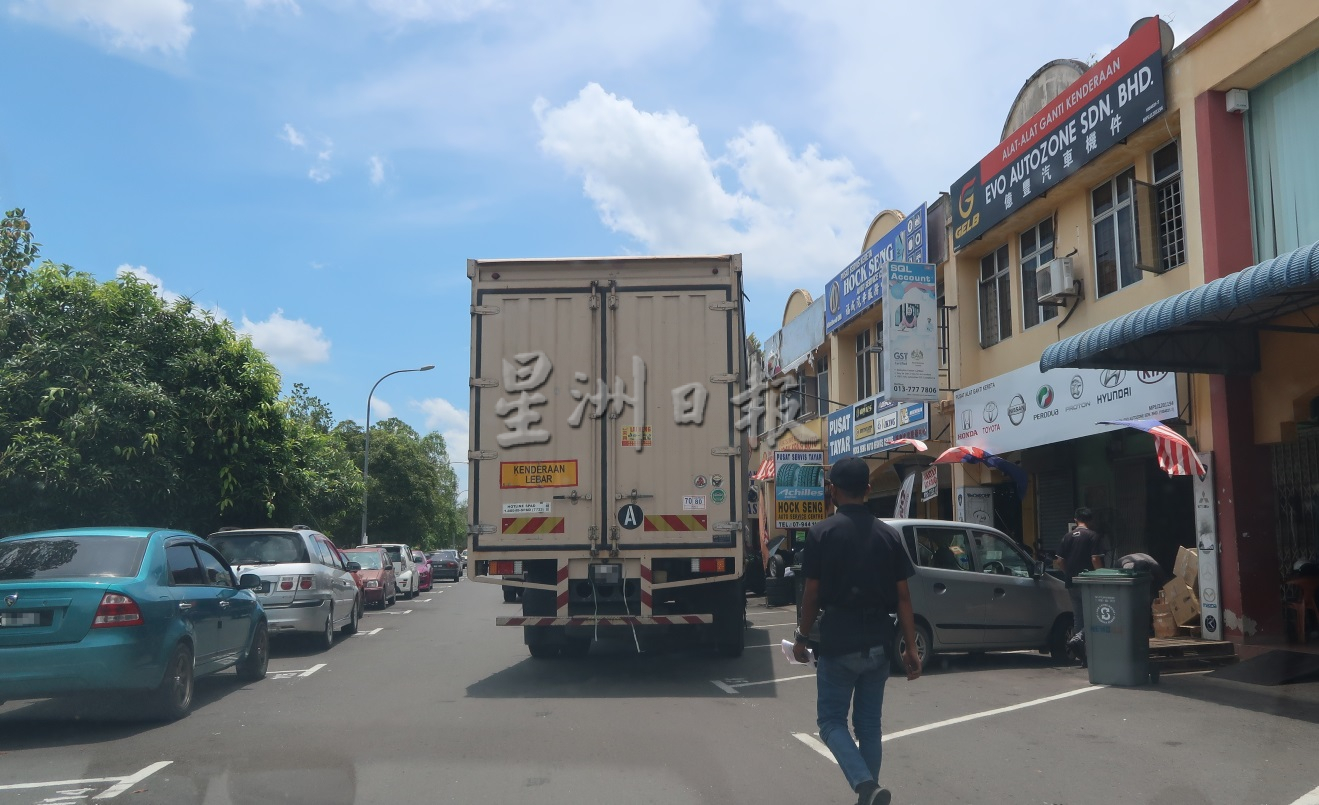 柔︰【特稿】开放州界彭亨顾客涌入，昔丽峰镇汽车维修业久旱逢甘露