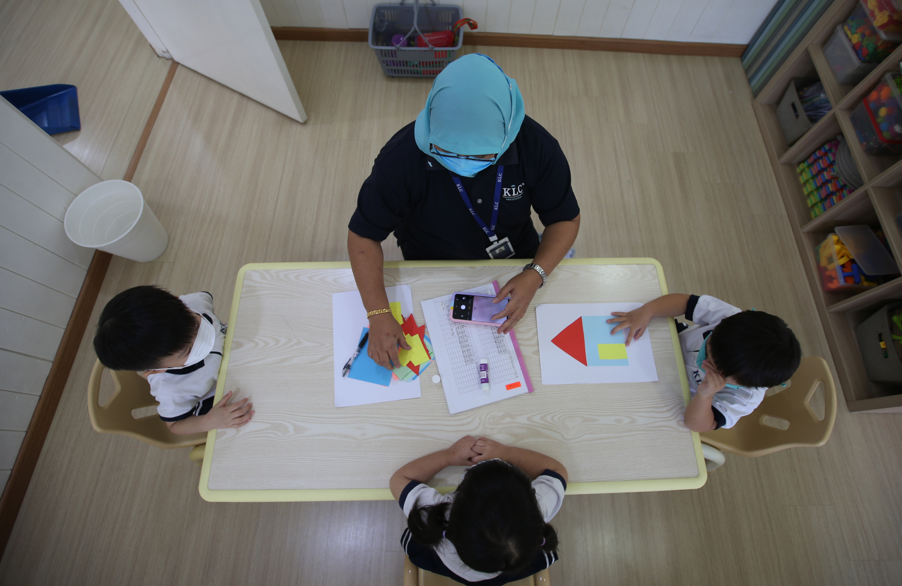 柔: 封面【特稿】:政府2025年落实幼教老师拥专业文凭政策,柔佛州幼稚园教师公会、幼教业者怎么看?