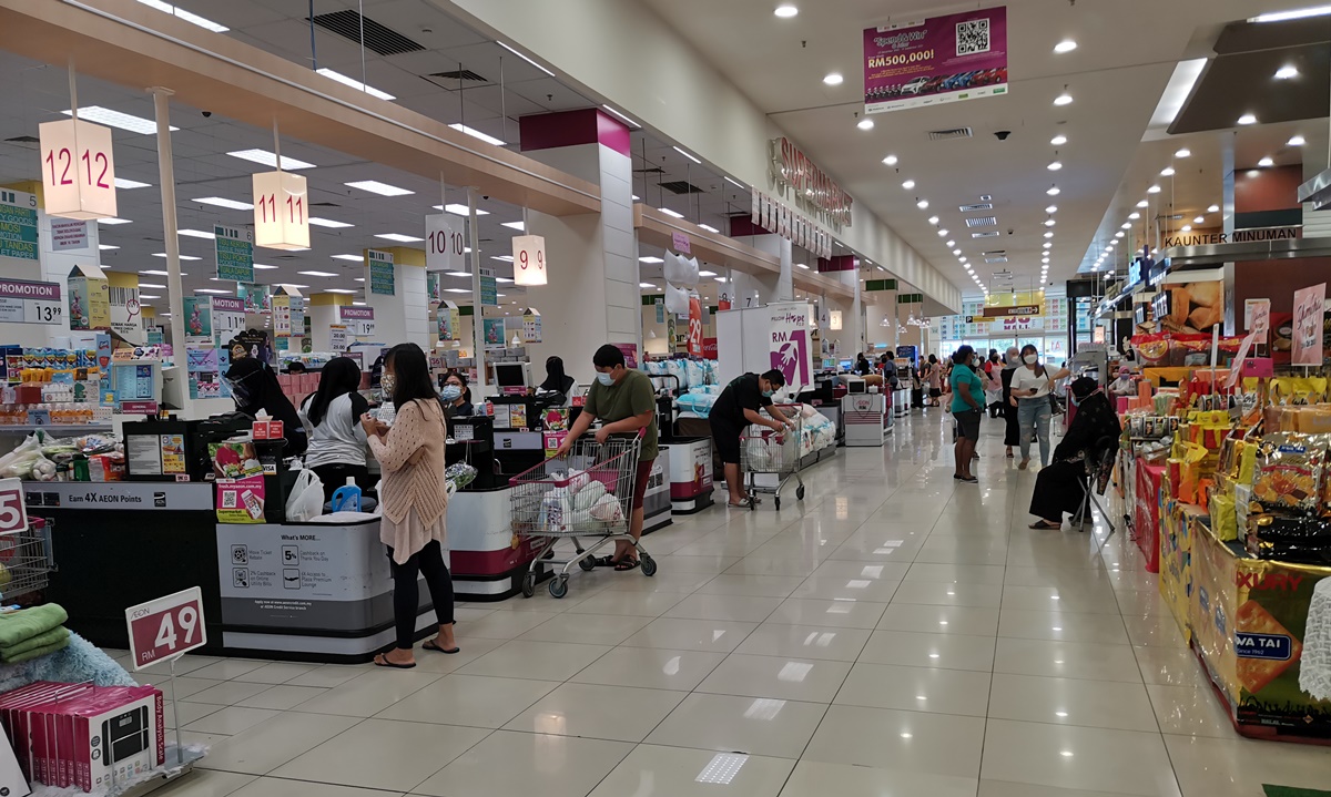 柔：【特稿】：古来商场逐步重开迎购物人潮，商家感叹“元气大伤”需时间恢复