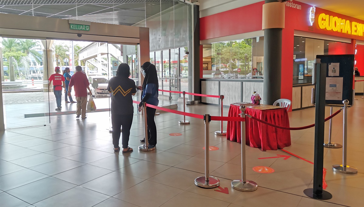 柔：【特稿】：古来商场逐步重开迎购物人潮，商家感叹“元气大伤”需时间恢复