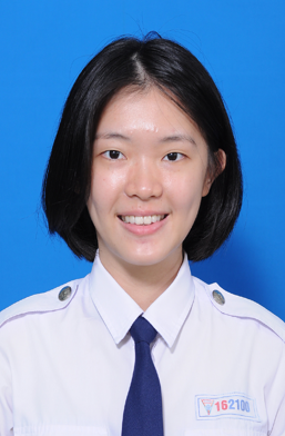 柔：封底头条：本报赞助：宽柔中学古来分校线上高初中组三语演讲决赛，高三刘俞彤囊括4奖项