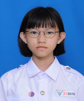 柔：封底头条：本报赞助：宽柔中学古来分校线上高初中组三语演讲决赛，高三刘俞彤囊括4奖项