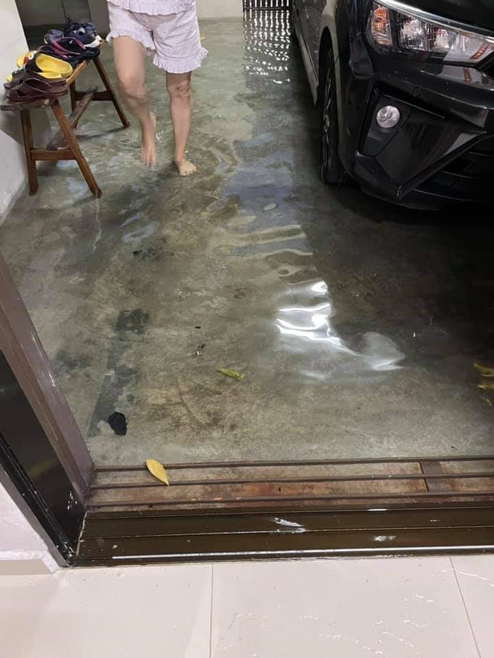 柔：***封底（10月10日见报）***民生特工队：峇金宝花园及进步花园水患频频，居民见下雨便提心吊胆