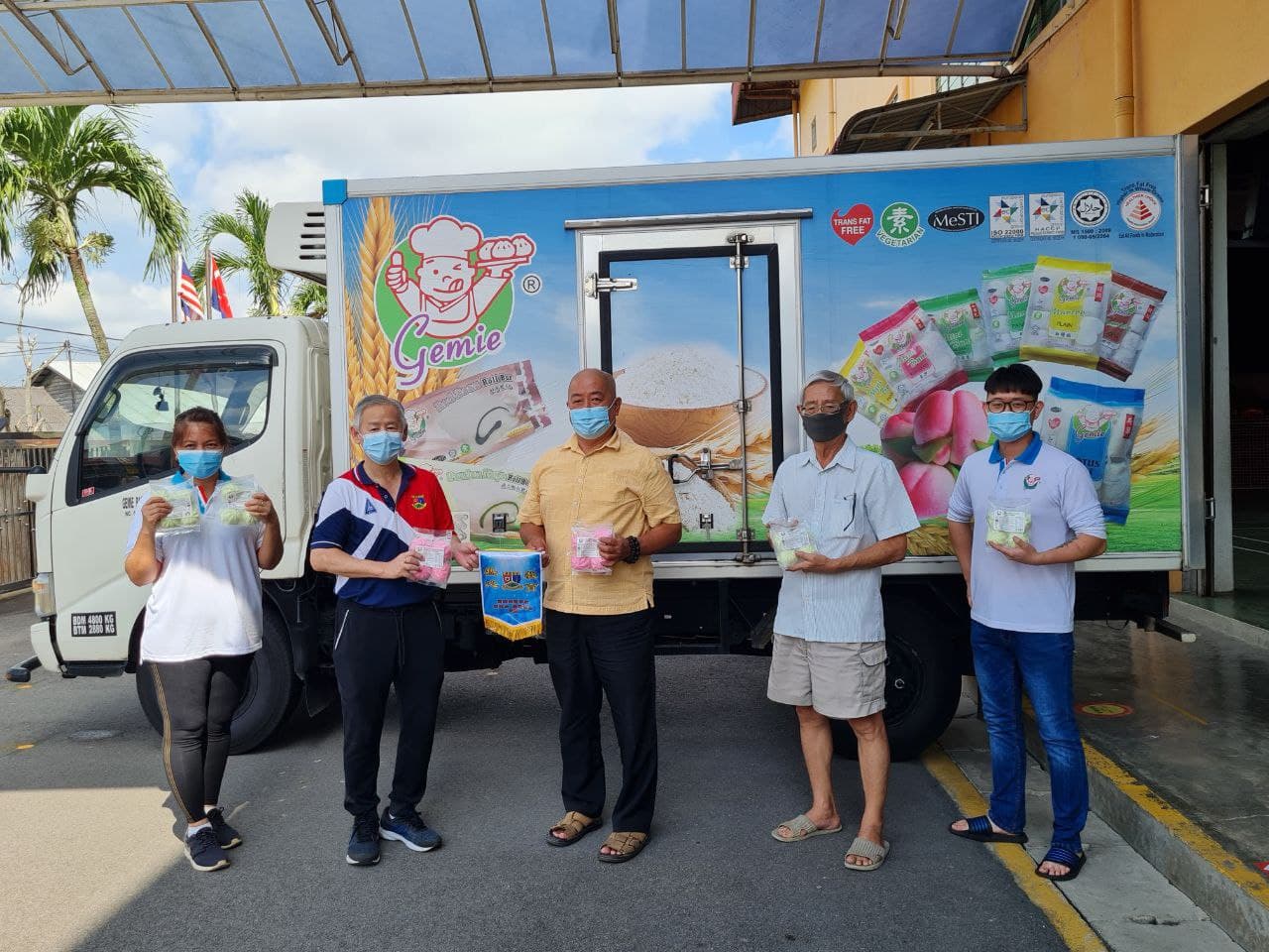 居銮博爱华小义卖包点,为家协筹得8000令吉