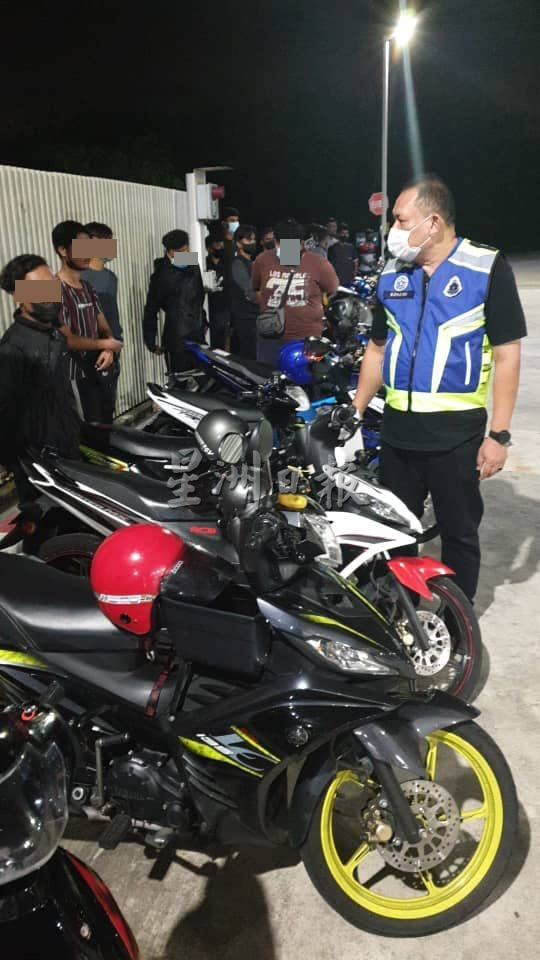 柔:新闻:斯里阿南警区警方严抓巴西古当大道飙车族