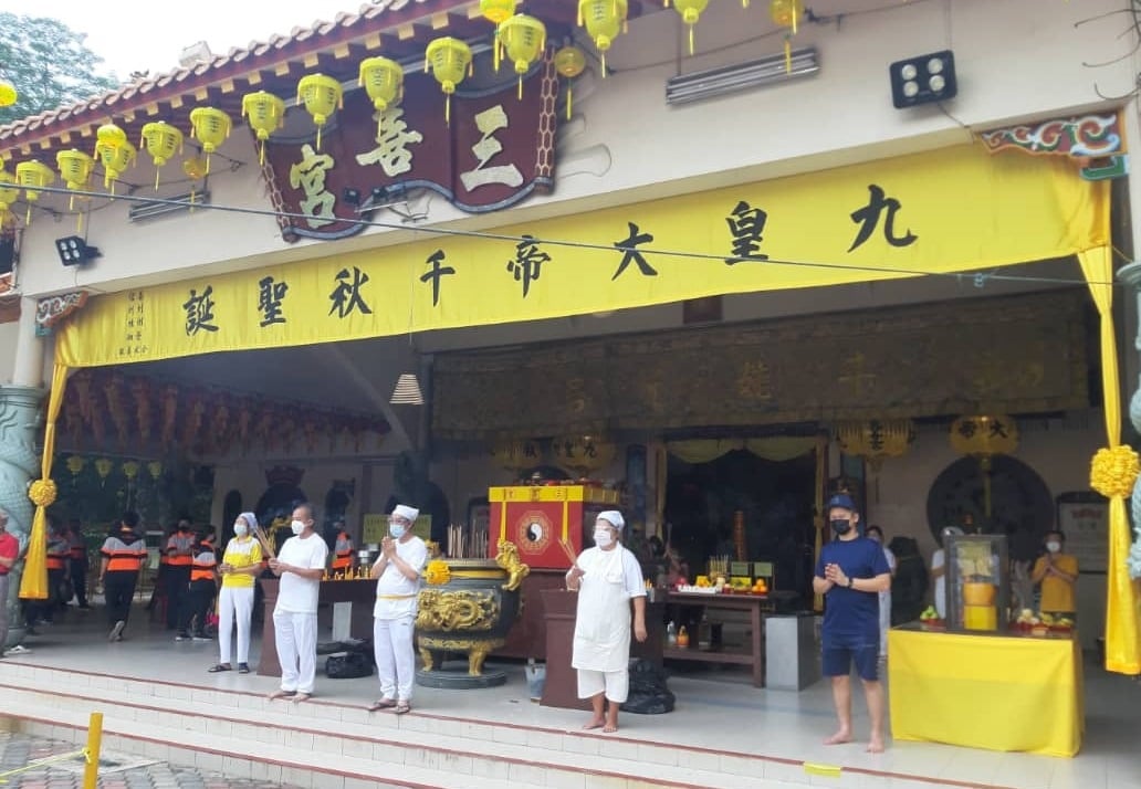 柔:新闻:新山三善宫配合九皇诞开放让善信入内膜拜至10月14日