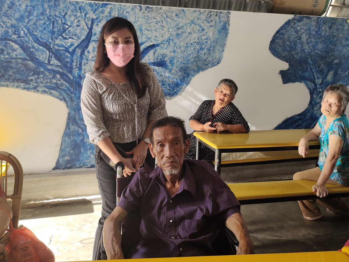 柔:新闻:独居老翁生活无法自理 市议员安排入住收容中心