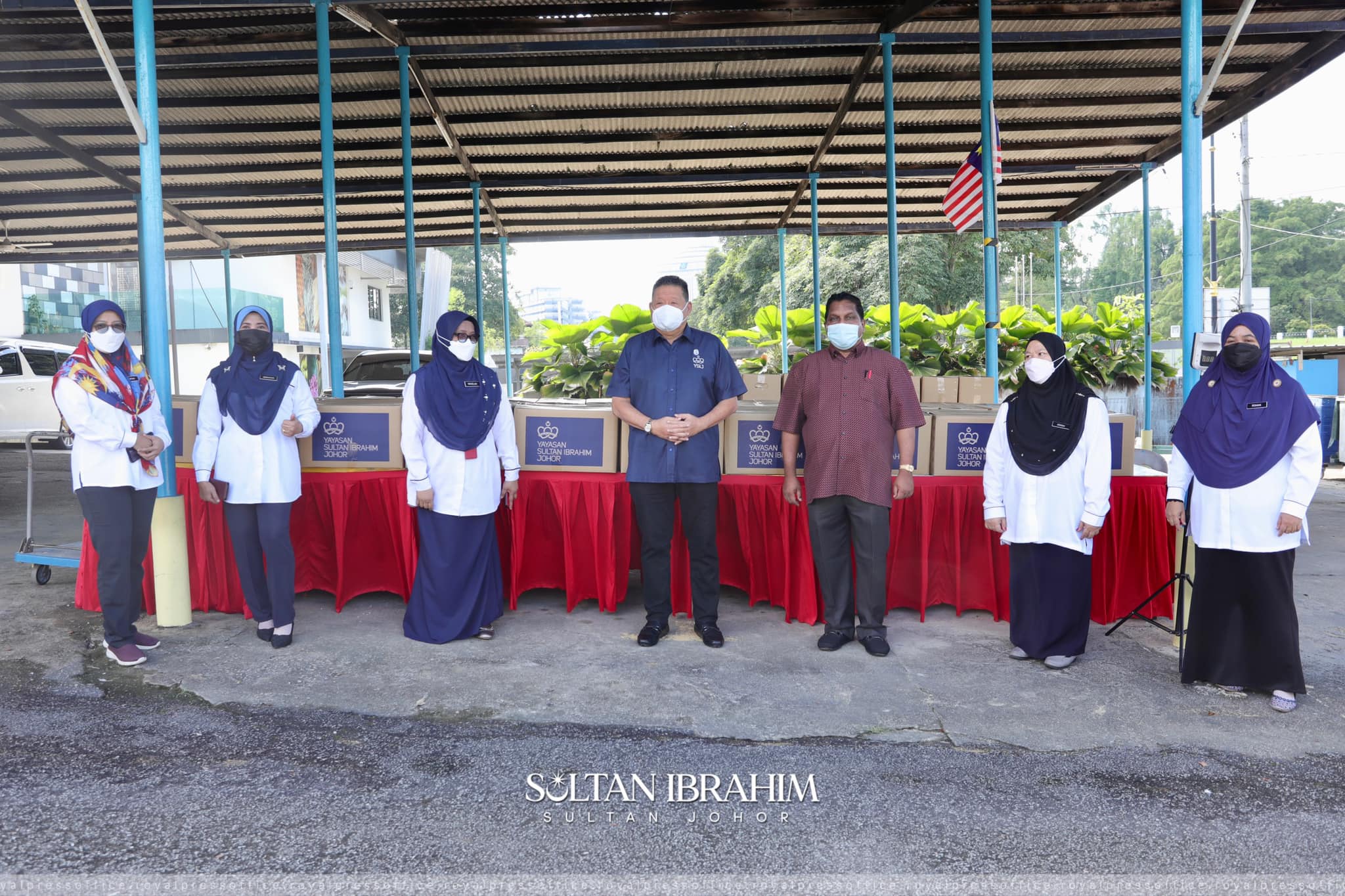 柔:版三假头:柔苏丹赐赠干粮食品,新山康文国小164清寒学生受惠