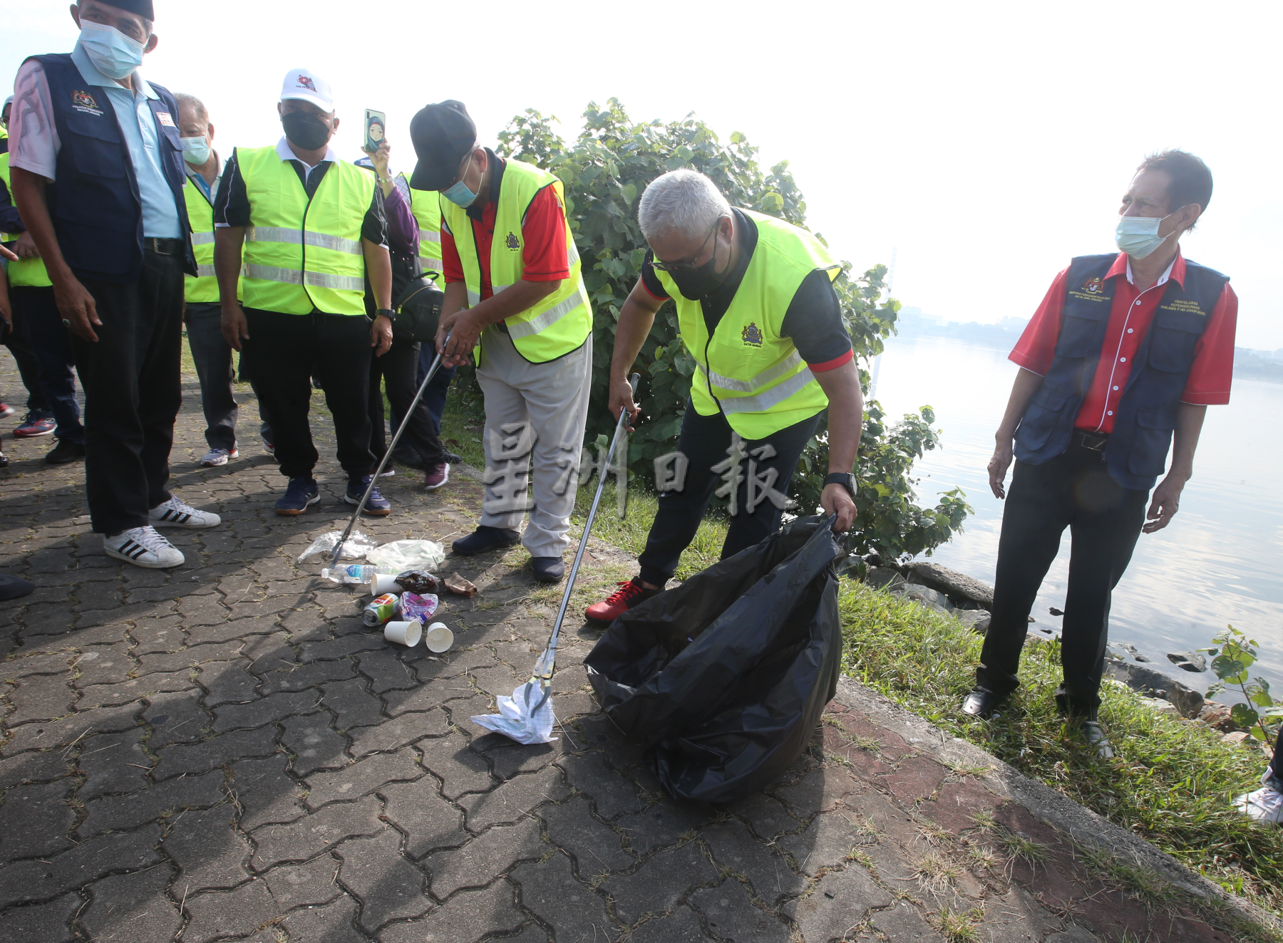 柔:版三:新闻:莫哈末诺阿占:吁发展商与州政府参与美化新山士都兰海边工作