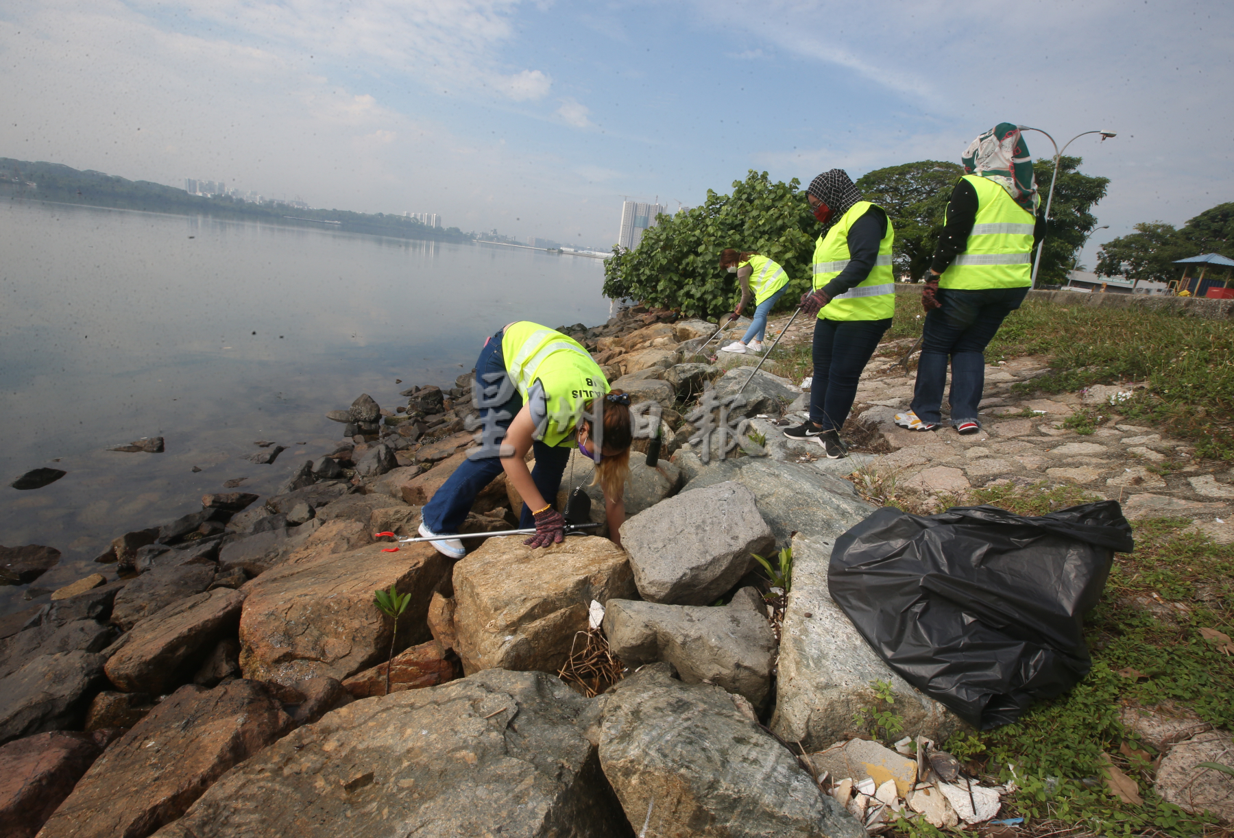 柔:版三:新闻:莫哈末诺阿占:吁发展商与州政府参与美化新山士都兰海边工作