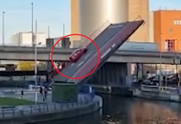 桥樑突升起刹不住 车子后滑一家三口吓呆