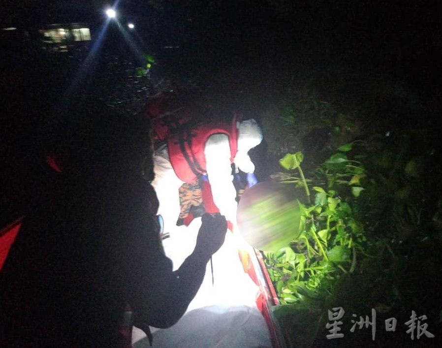 汽车停放霹河畔 华妇遗体河中被发现