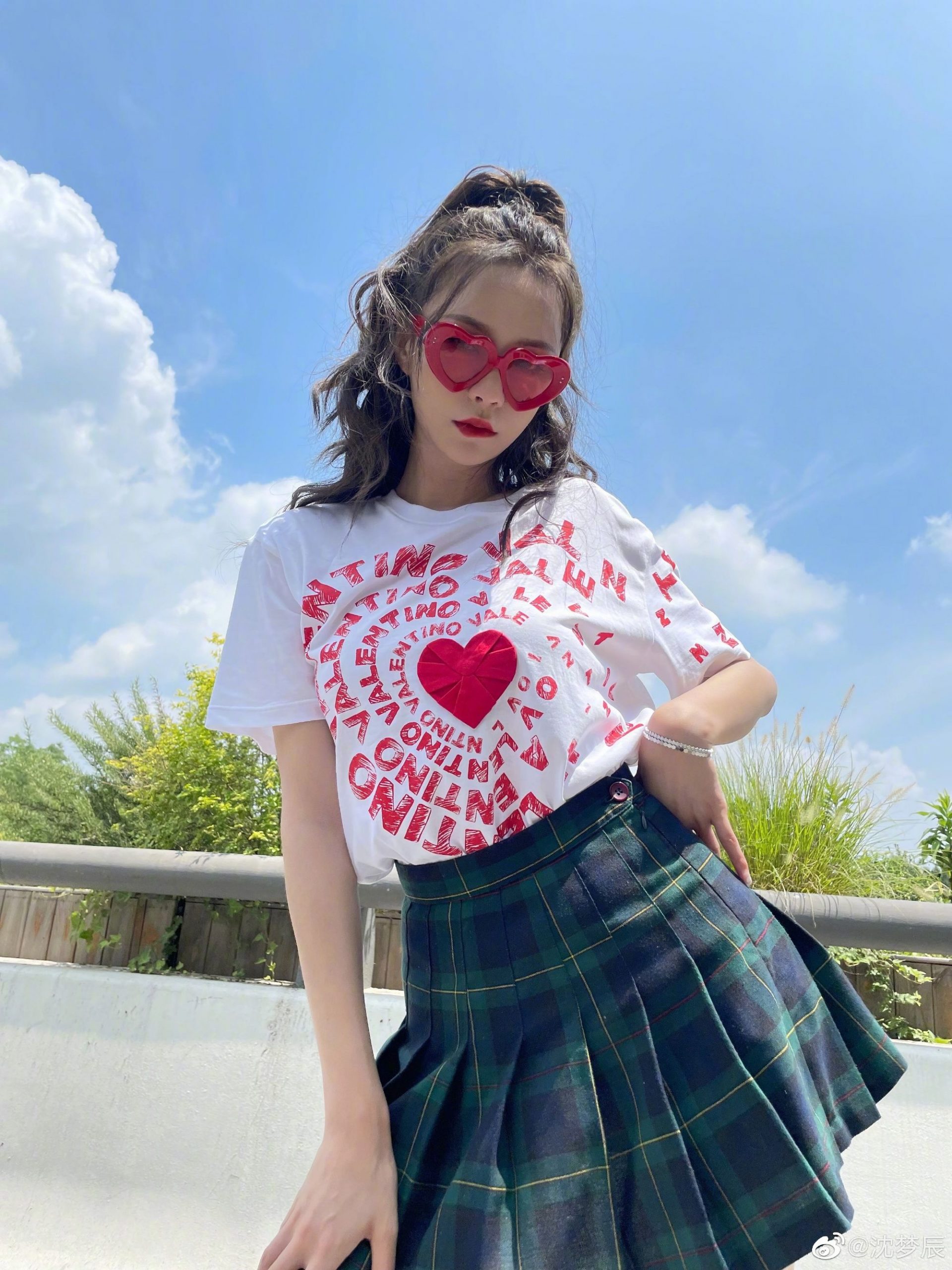 沈梦辰卖二手衣遭爆贵3倍　挨轰：明星穿过就镶金？	