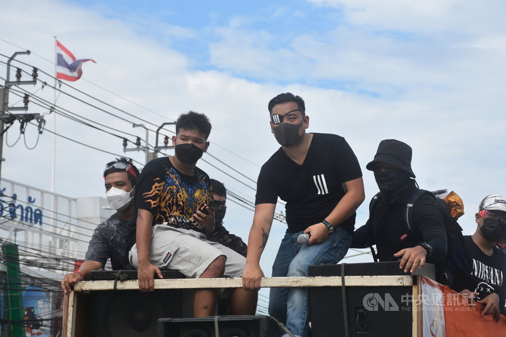 泰国/富二代投身民主运动 遭打瞎右眼仍持续发声