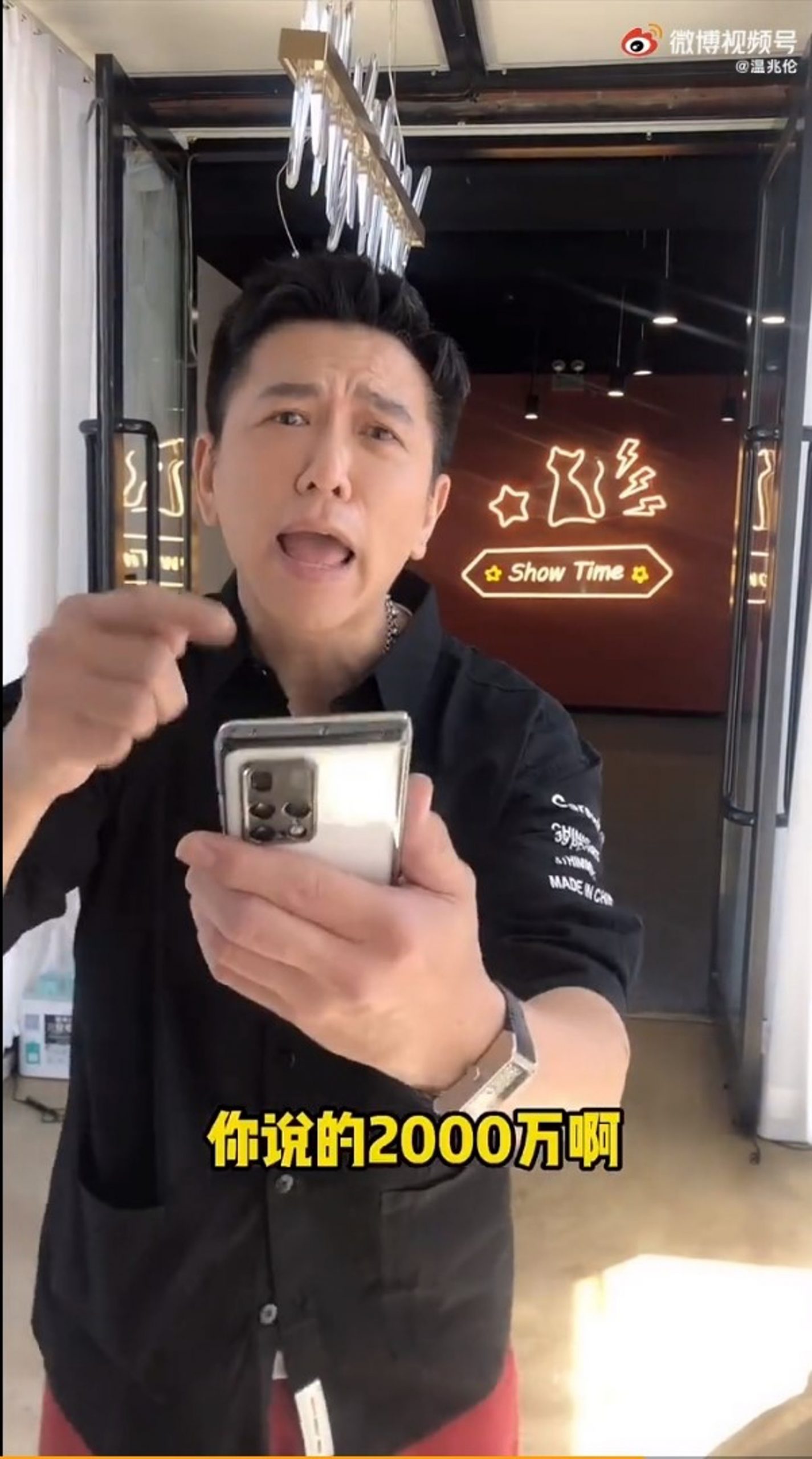 温兆伦外貌再“进化” 浮夸瞪双眼皮大眼超喜感