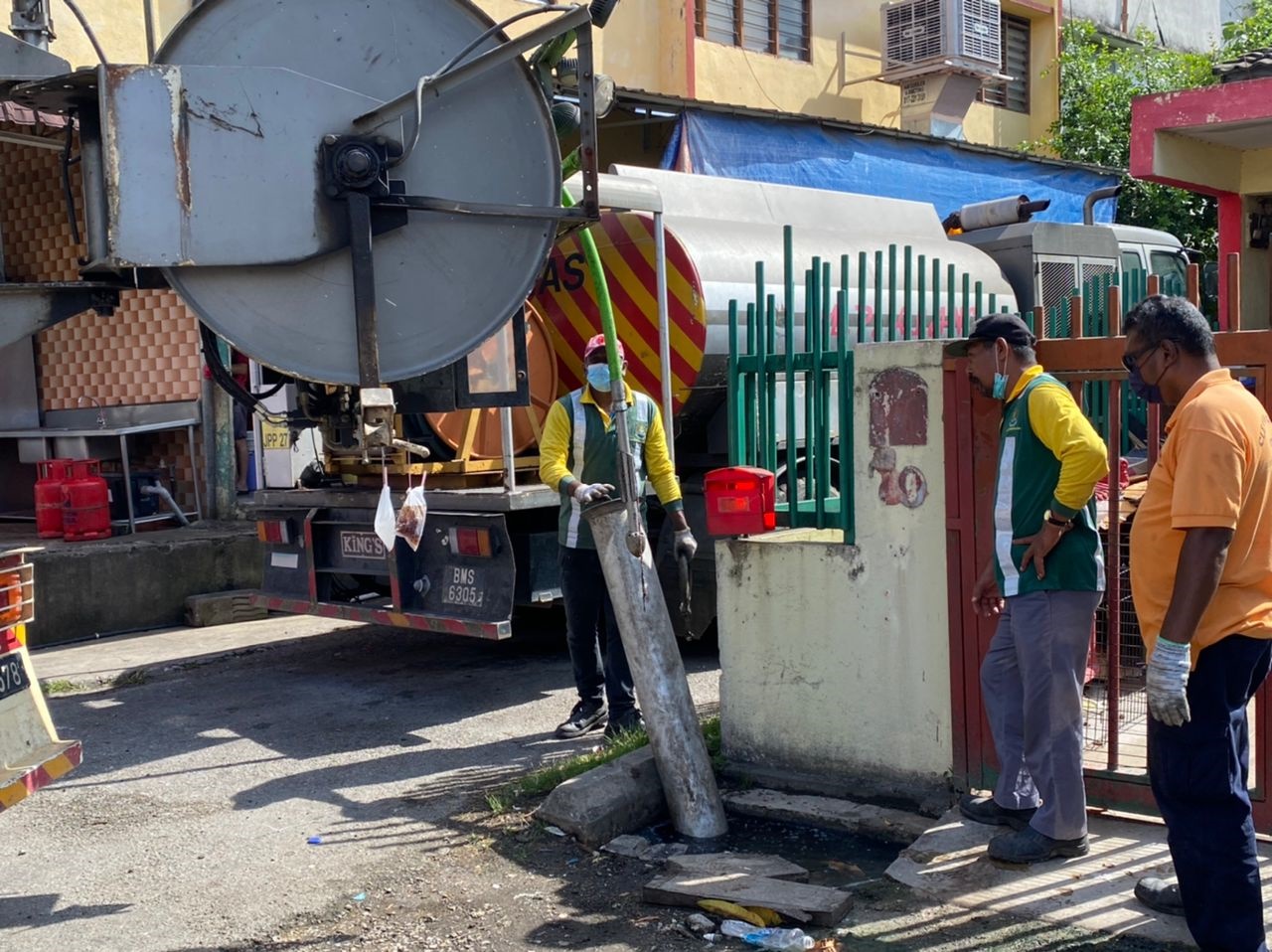 (版3头)大都会/巴生市议会拉大队取缔食肆
