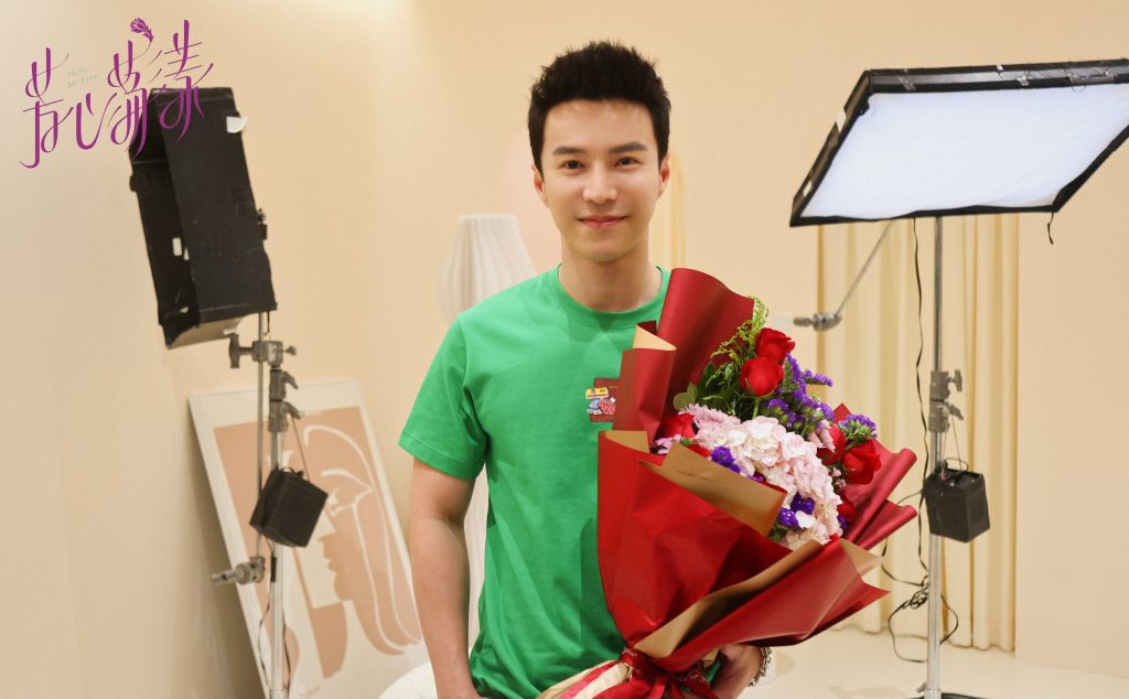 王冠逸《被风吹过的夏天》 重庆开机年底狮城取景