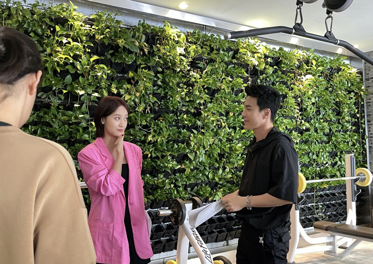 王冠逸《被风吹过的夏天》 重庆开机年底狮城取景