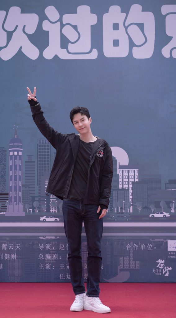 王冠逸《被风吹过的夏天》 重庆开机年底狮城取景