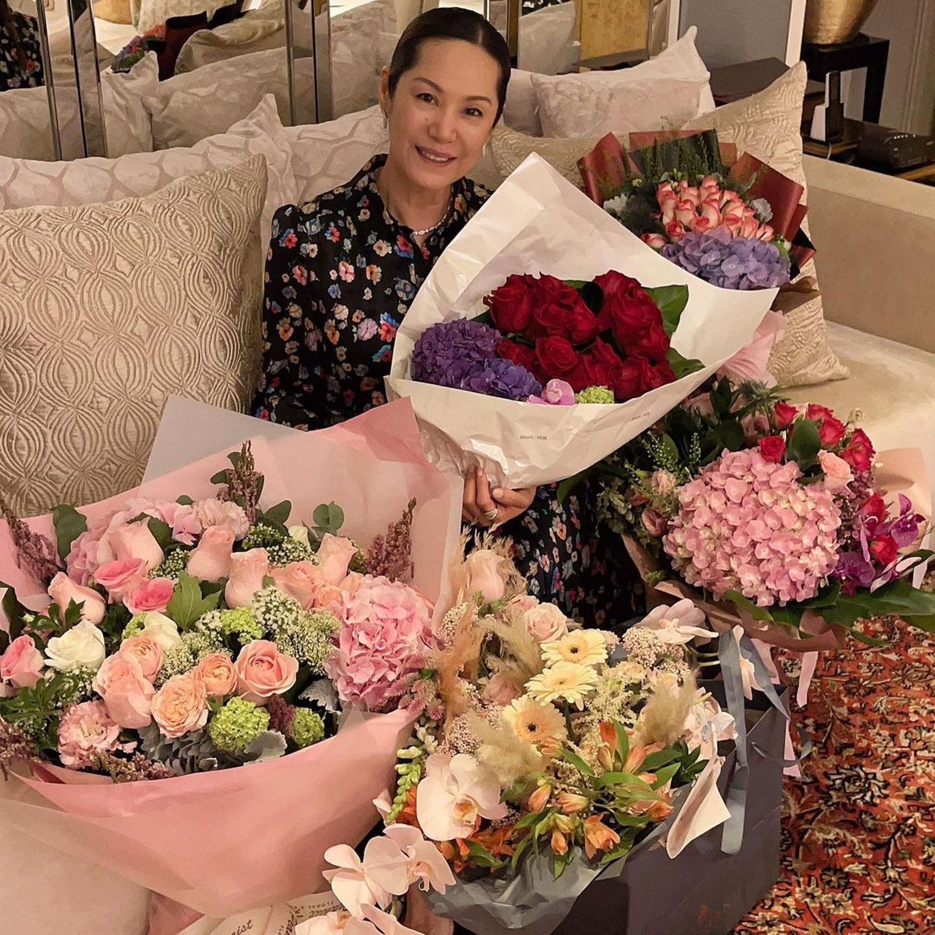 甄子丹岳母庆64岁生日‧与汪诗诗合照像姐妹