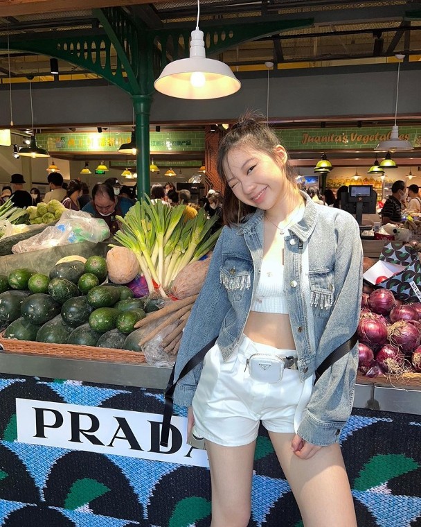 甄子丹岳母庆64岁生日‧与汪诗诗合照像姐妹