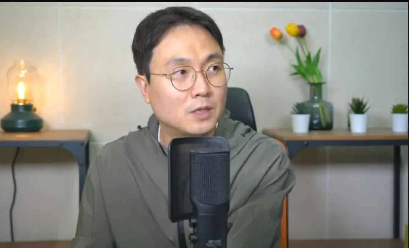 男星违规扯出案外案  金宣虎前女友喝酒High唱影片曝光