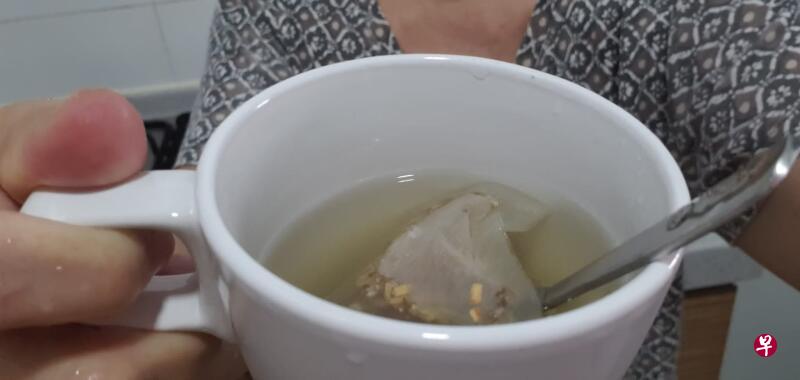 相信“排毒茶”可治冠病 狮城确诊男喝到腹泻