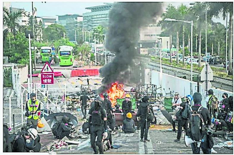 看世界  反修例港中大学生暴动罪成 5人各判刑近5年