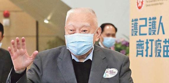 看世界 心脏问题入院动手术 84岁董建华康复中