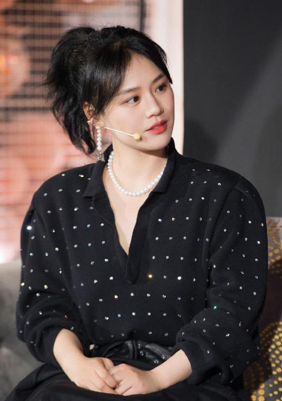 真怀孕了? 马思纯肚凸小腿肿胀